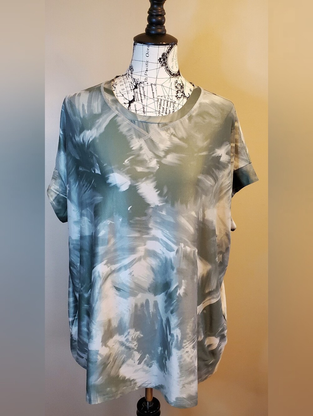 LIVI Lane Bryant 14/16 Activewear Top Green Tie Dye Silky Stretch Tunic Tee